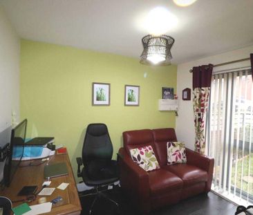 4 bedroom semi-detached house to rent - Photo 3