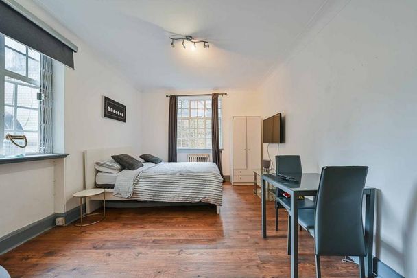 Studio to rent - Photo 1