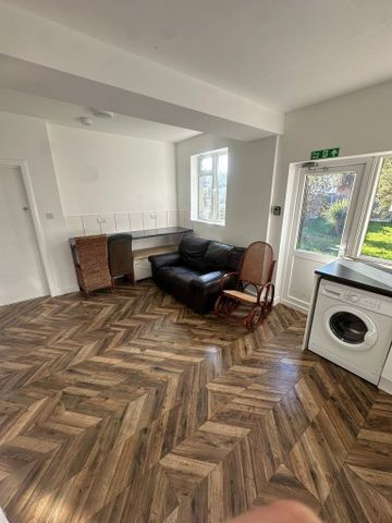 8 bedroom house to rent - Photo 2