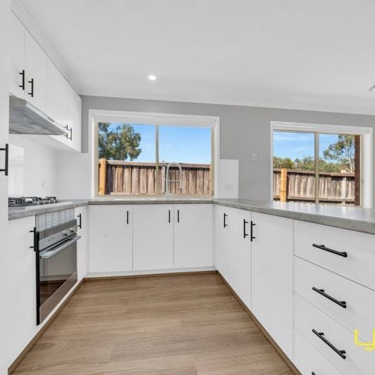 2 Buckley Way, Lynbrook - Photo 1