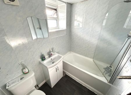 1 bedroom in a house share to rent - Photo 4