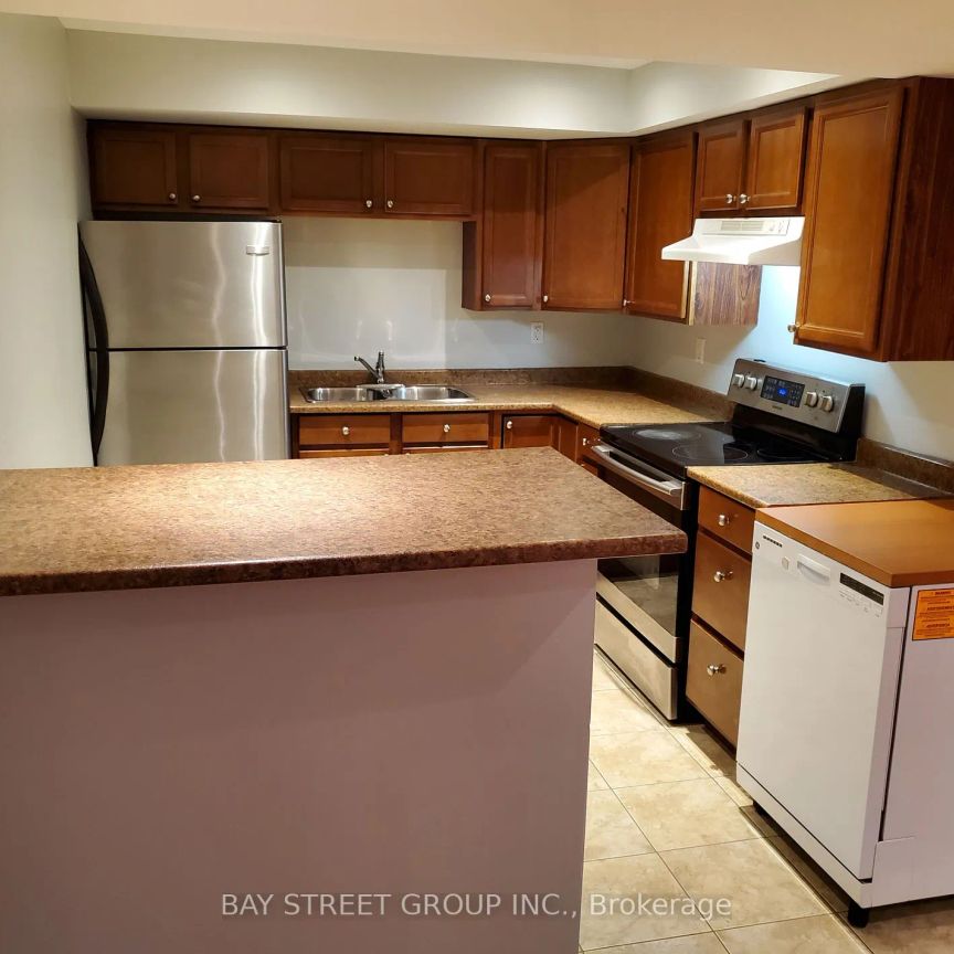 Detached Home For Lease | W9253769 - Photo 1