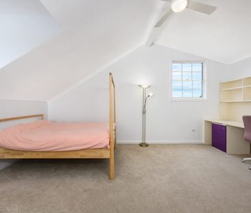 Luxurious 3 bedroom townhouse with superb features in a serene, bou... - Photo 3