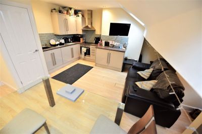 1 bedroom Flat in Otley Road, Leeds - Photo 3