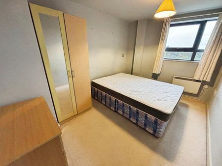 2 bedroom flat to rent - Photo 2
