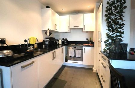2 bedroom flat to rent - Photo 4