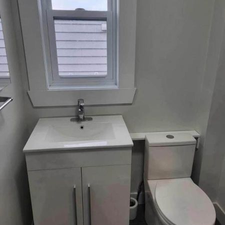 Beau 2 1/2, style Studio, plein centre de Valleyfield, à 2 pas du Cégep et Hôpital, libre maintenant ! - Photo 4