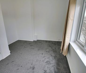 3 bedroom end of terrace house to rent - Photo 5