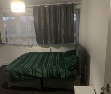 Room in a Shared Flat, London, SE3 - Photo 2