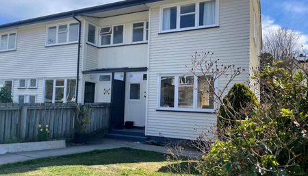 Tidy Unit Close to Town - Photo 2