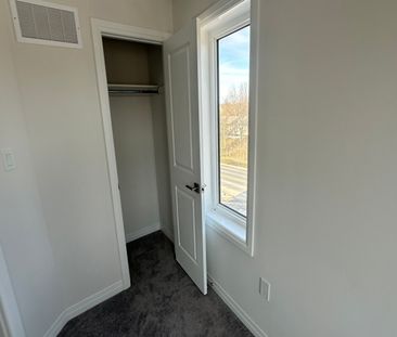 For Lease - 313 Conklin Road Unit# 11, Brantford, Ontario - Photo 2