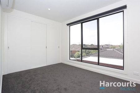 Modern 3-Bedroom Home with Stylish Features in Thomastown - Photo 4