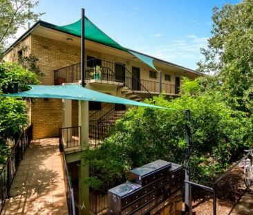 MODERN INNER-CITY LIVING IN HIGHGATE HILL - Photo 2