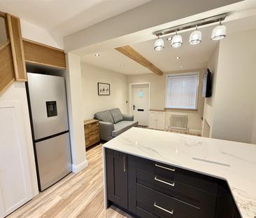 Station Road, Parkgate - Photo 2