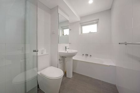 Renovated Two Bedroom Apartment – Whisper Quiet Location - Photo 5