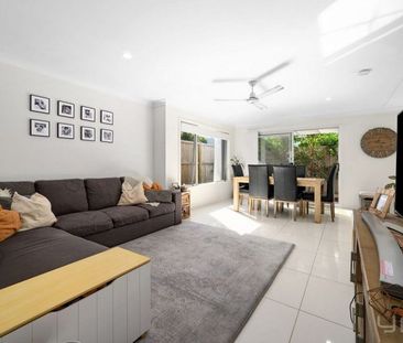 Modern townhome living with fresh upgrades - Photo 1