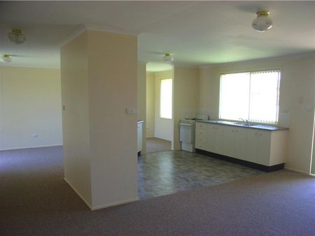 FAMILY HOME - ALBION PARK RAIL - Photo 3