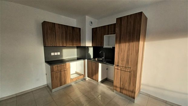 location Appartement T3 DE 60.36m² À ARLES - Photo 1