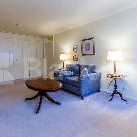 Fantastic studio loacted within a stones throw to Regents Park - Photo 1