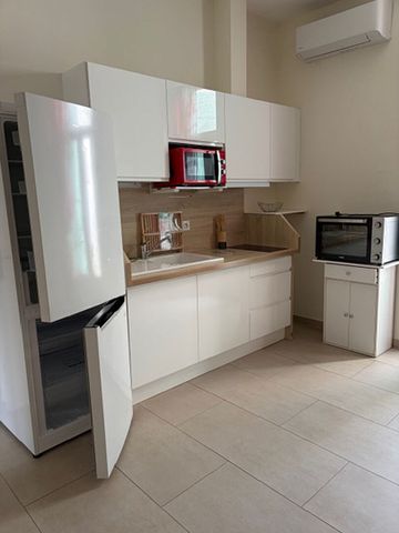 Location Appartement 2 pièces 35m² CHATEAURENARD 13160 - Photo 3