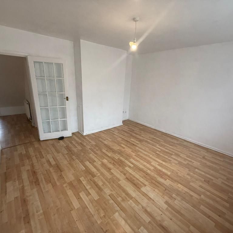 4 bedroom terraced house to rent - Photo 1