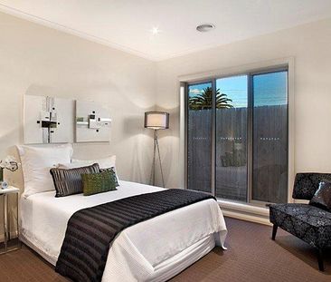 Well Presented Home Situated In The Heart Of Airport West. - Photo 3