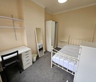 4 Bed Student Accommodation - Photo 2