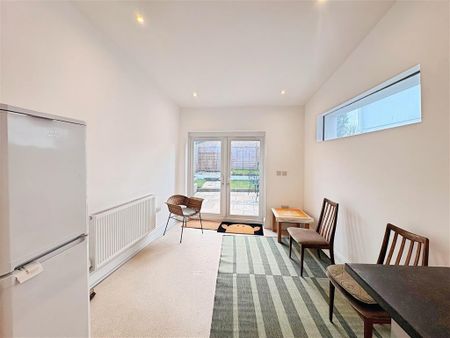 Pembroke Road, CARDIFF - Photo 2