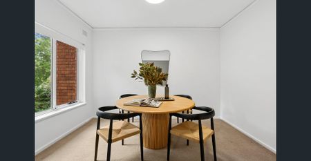 Sunlit Apartment Offering Tranquillity & Convenience - Photo 5