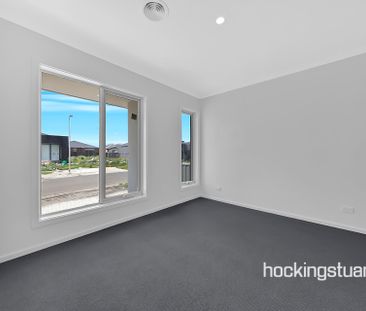 11 Columbus Road, - Photo 6