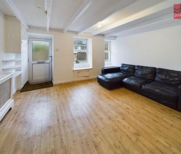 3 bedroom semi-detached bungalow to rent - Photo 6