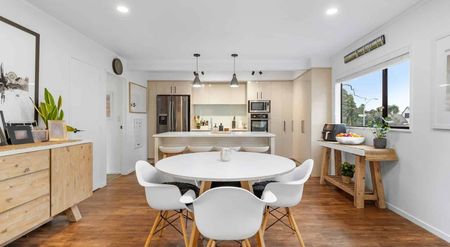 Spacious four-bedroom, two-bathroom with entertainers deck! - Photo 3