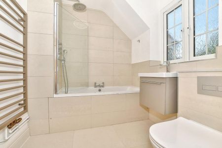 4 bedroom detached house to rent - Photo 4