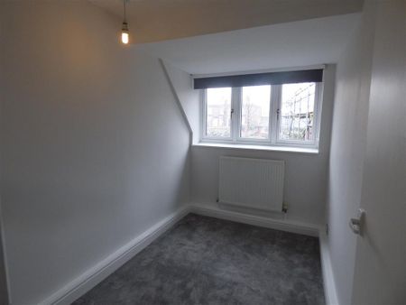 4 bedroom semi-detached house to rent - Photo 5