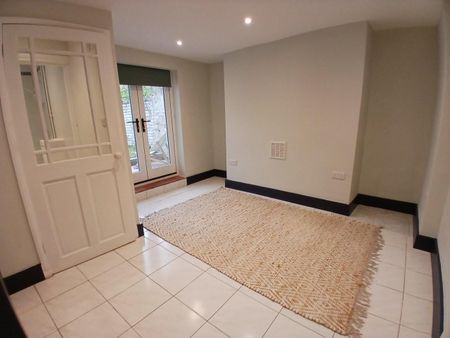 Spencer Square, Ramsgate - Photo 2