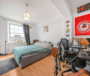 3 bedroom flat to rent - Photo 3