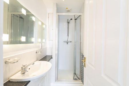 2 Bed Flat - Photo 3