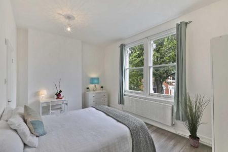 3 bedroom flat to rent - Photo 2
