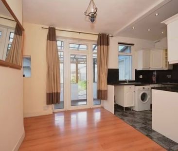 Room in a Shared House, Stevenage Road, E6 - Photo 4