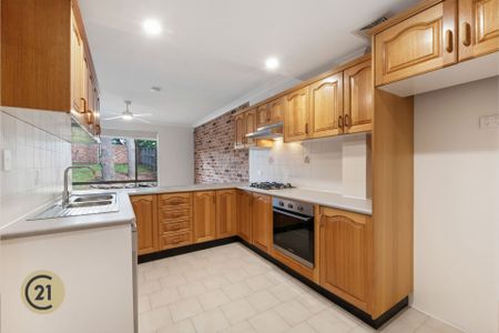 Spacious & Freshly Updated 3-Bedroom Townhouse in a Quiet Complex - Photo 4