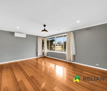 Spacious 4-Bedroom Family Home with Big Backyard – Hoppers Crossing - Photo 2