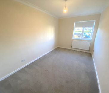 Price £1,750 pcm - Available Now - Part Furnished - Photo 3