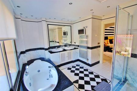 Stunning modern apartment with sea views in Puerto Banus - Photo 4