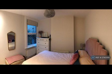 2 bedroom maisonette to rent - Photo 4