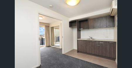 UNI AROUND THE CORNER FROM THIS LITTLE GEM - Photo 2