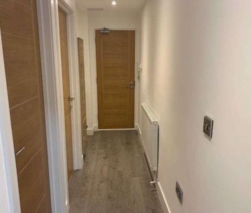 High Street, Witney, OX28 - Photo 3