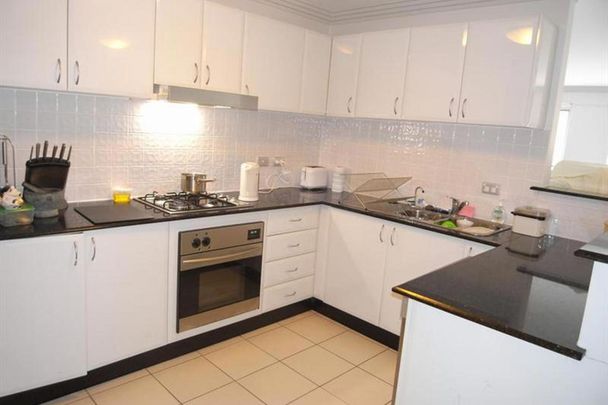 Great 2 Bedroom Apartment In The Heart Of Castle Hill and Walk To The Station - Photo 1