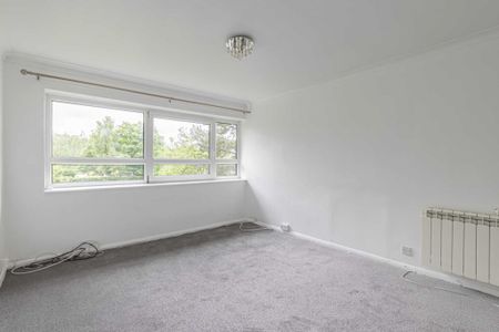 2 bed Flat for rent - Photo 4
