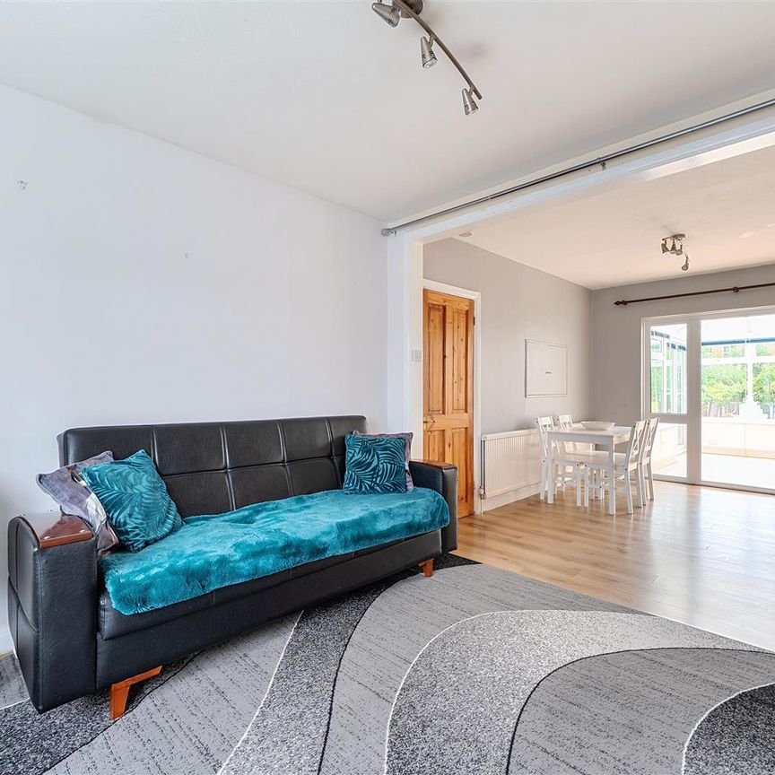 Eastcote Lane, Harrow, HA2 - Photo 1