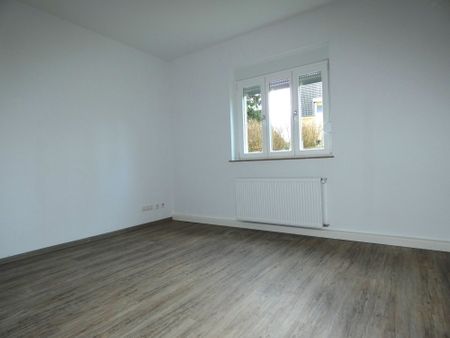 *** Heimaterde! 2 Zimmer-Wohnküche – modernes Duschbad – eigener Garten!*** - Photo 2